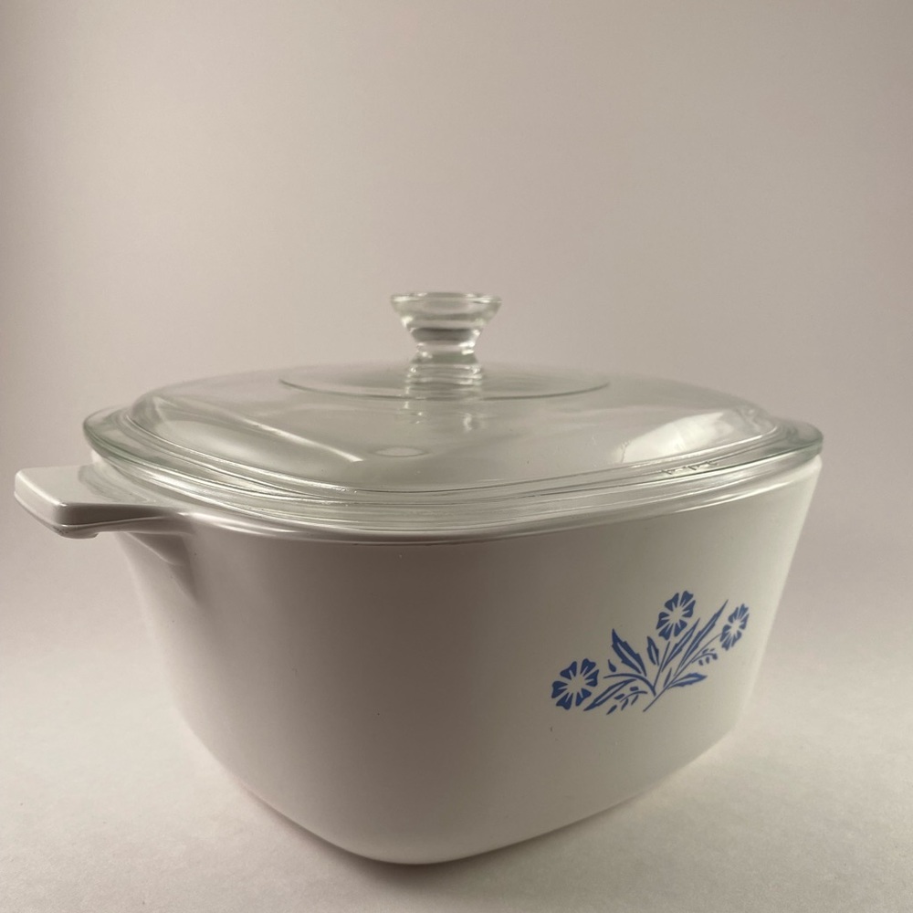 Corning Ware vintage Blue Cornflower Casserole dish w Lid (56oz) (P-1 3/4-B)